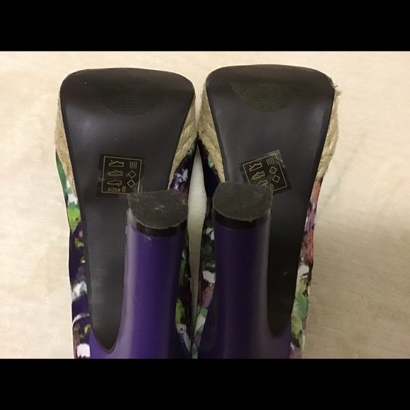 (56x) 2B by BeBe Stiletto Peep Toe Pumps - Picture 9 of 10